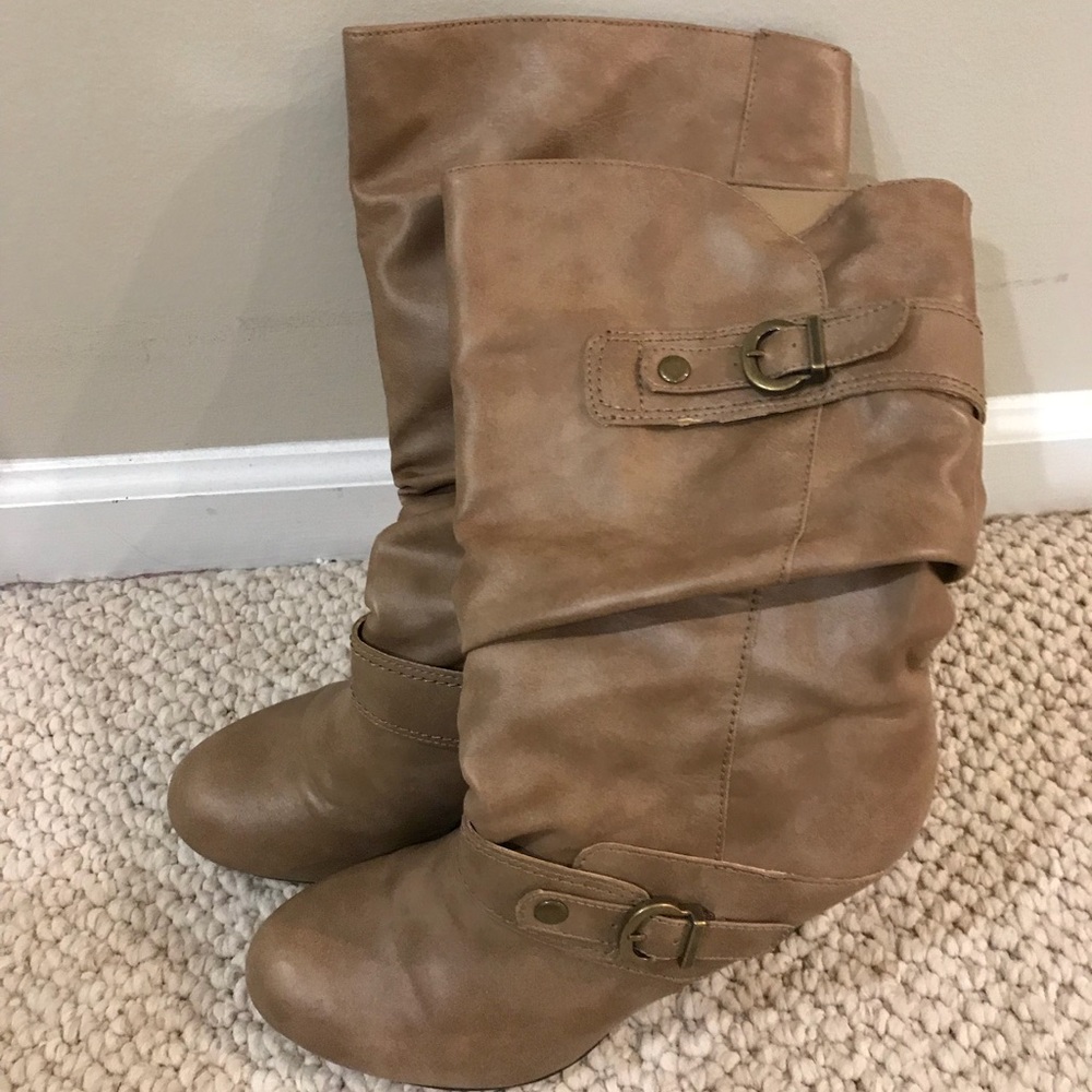 Size 7.5 spunky tan heel boots